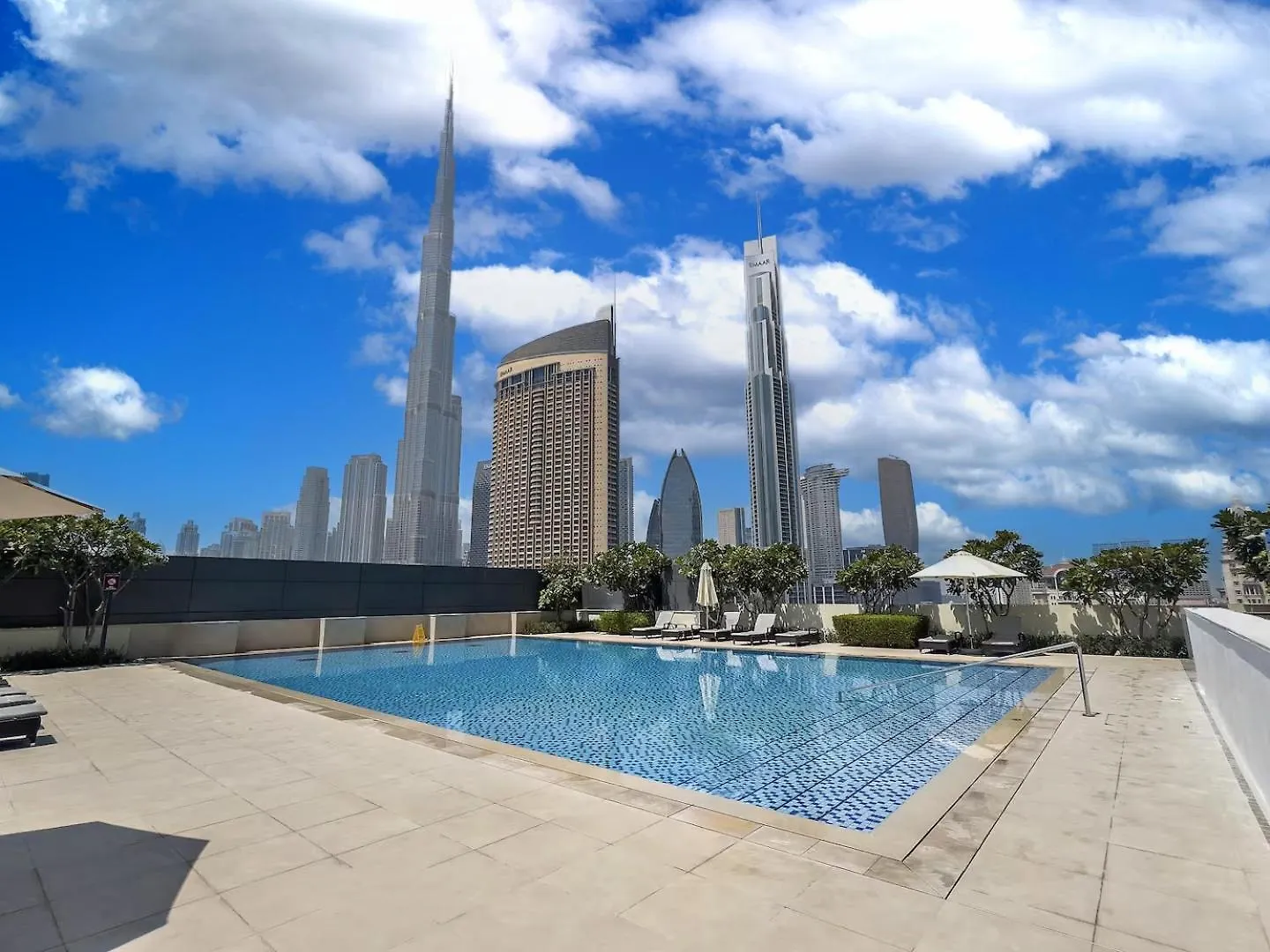 Burj Khalifa Lifestyle Boost! Fabulous 4Bed Open View Corner Suite Plus Dubai Mall Access