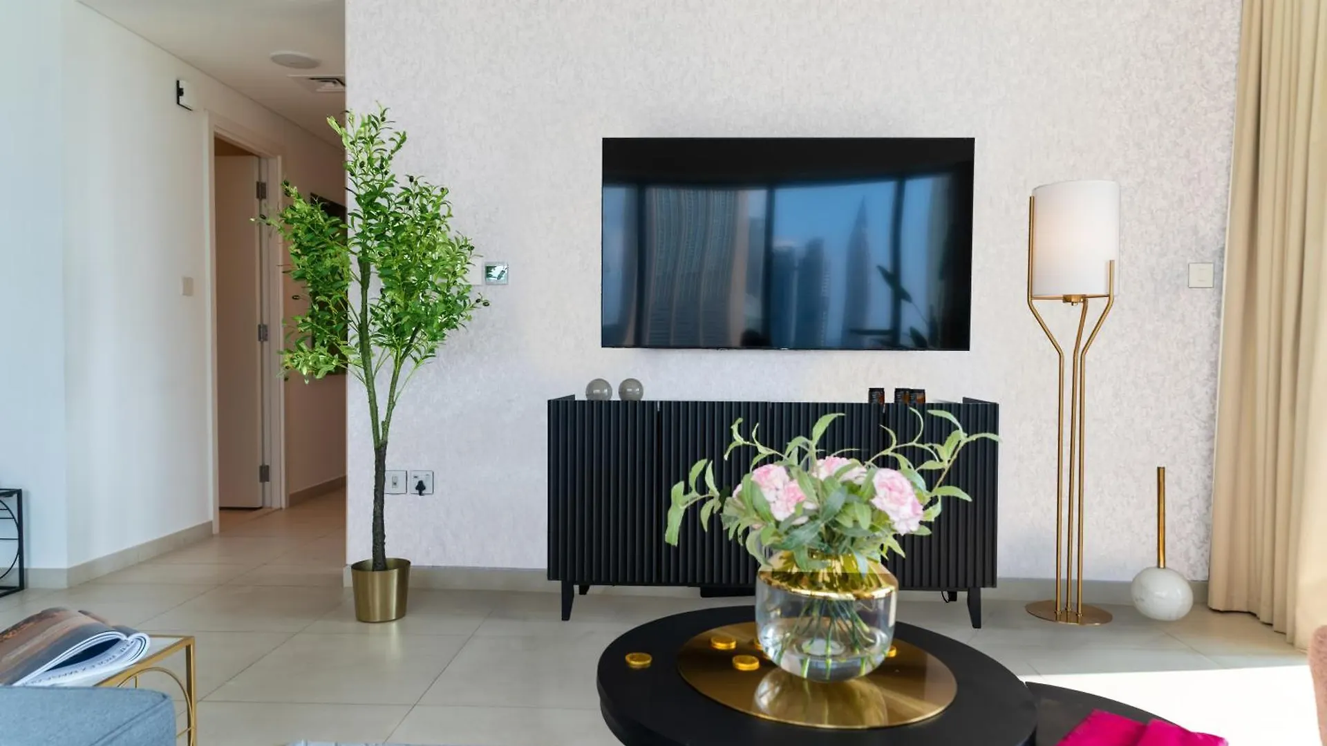 Burj Khalifa Lifestyle Boost! Fabulous 4Bed Open View Corner Suite Plus Dubai Mall Access 0*,  United Arab Emirates