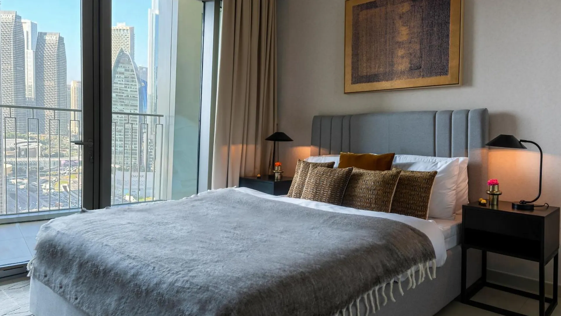Burj Khalifa Lifestyle Boost! Fabulous 4Bed Open View Corner Suite Plus Dubai Mall Access Apartment