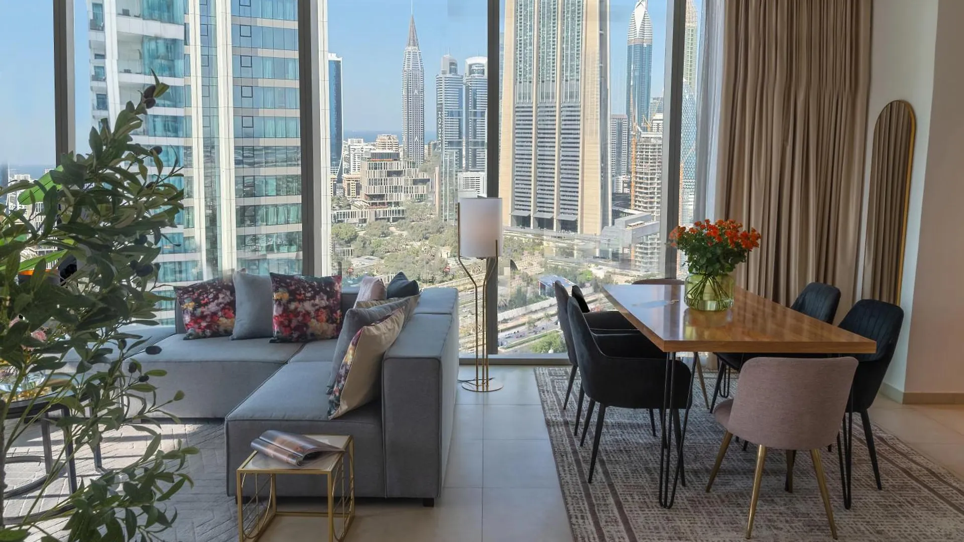 Burj Khalifa Lifestyle Boost! Fabulous 4Bed Open View Corner Suite Plus Dubai Mall Access