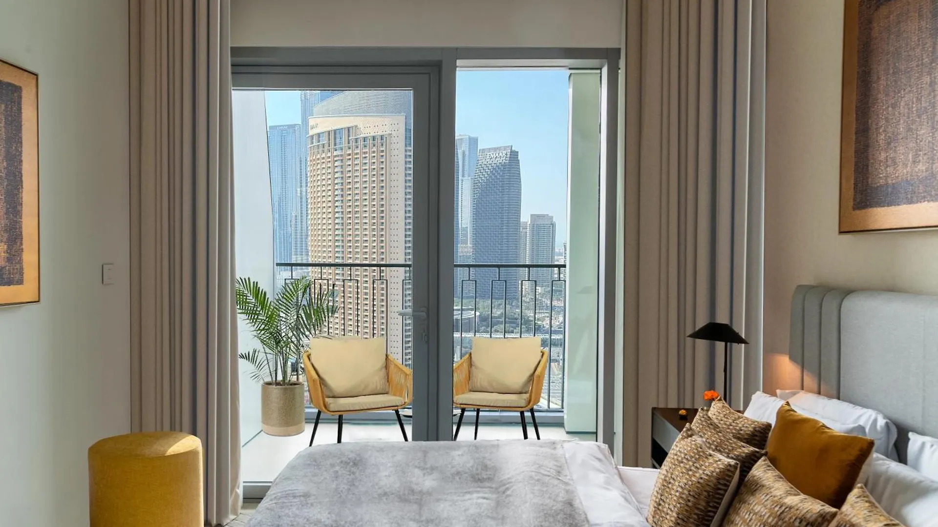 Burj Khalifa Lifestyle Boost! Fabulous 4Bed Open View Corner Suite Plus Dubai Mall Access