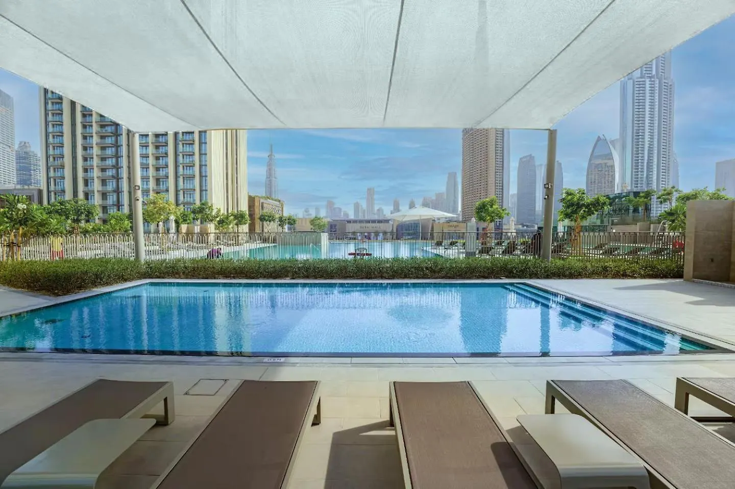 Burj Khalifa Lifestyle Boost! Fabulous 4Bed Open View Corner Suite Plus Dubai Mall Access Apartment